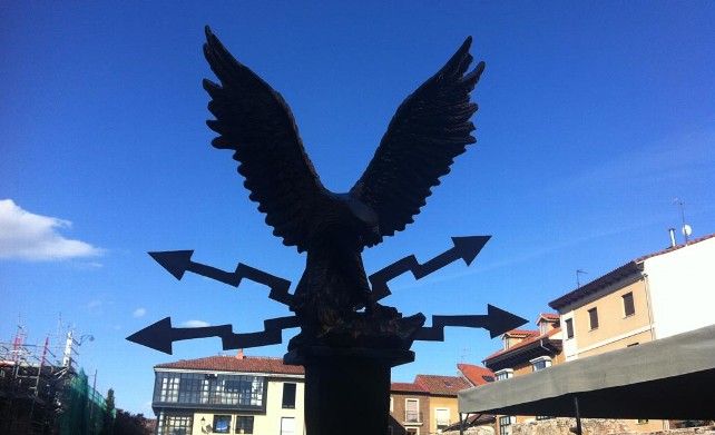 Una recreación de un Águila Romana, el símbolo de las legiones. Foto: Uribe.