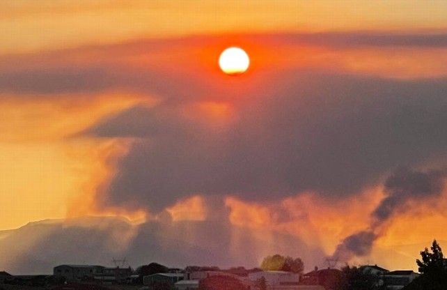 Estremecedora imagen del incendio desde la zona de La Bañeza / Meteo Bedunia