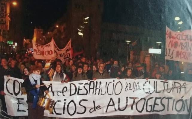 Manifestación contra el desalojo del CCAN de su histórica sede en la buhardilla de la Casona de Puerta Castillo. 